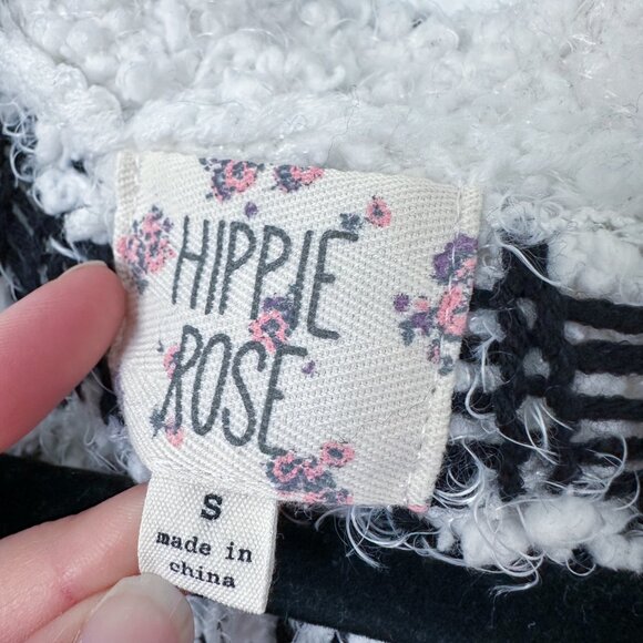 Hippie Rose | Fuzzy Geometric Button Cropped Cardigan in Black & White - Picture 5 of 6